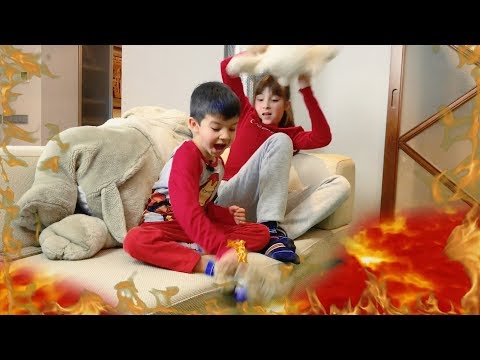 Денис играет с подругой в Пол это Лава (Новая серия для детей) The Floor is Lava for kids children
