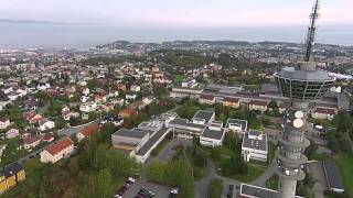 preview picture of video 'Aerial video of Tyholt TV Tower, Trondheim, Norway'