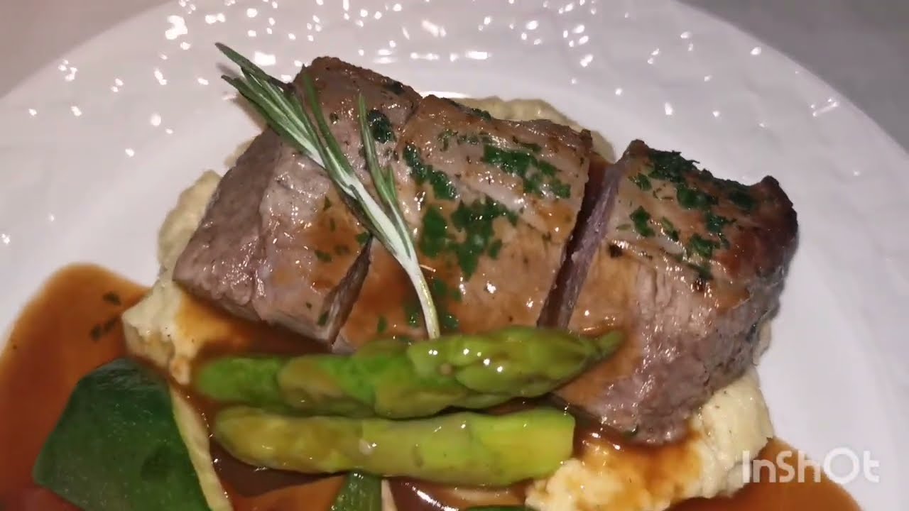 Qatar Airways Premium Lounge thumbnail