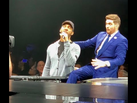 Michael Bublé blown away by fan singing at concert MUST WATCH!