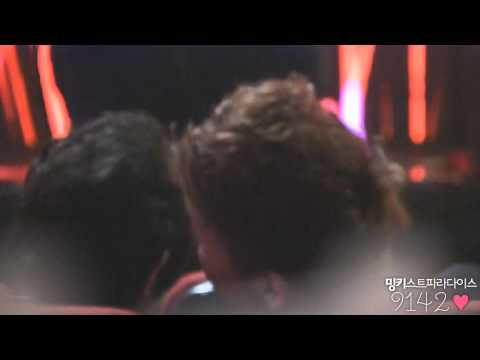 [minkey fc] key whispering into minho's ear @ 110120 Seoul Music Awards