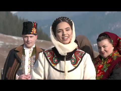 DENISA POPESCU - M-a făcut maica 'năltuță #Tezaurfolcloric (@TVR1)