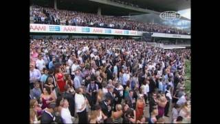 Rob Mills singing The National Anthem at The 2010 Golden Slipper .