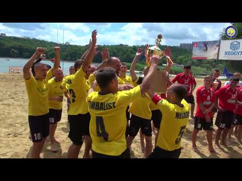 Înmânarea cupelor echipelor învingătoare la Cupa Moldovei la Fotbal pe Plajă