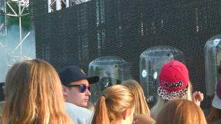 AronChupa - Little Swing live at Weekendfestival