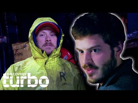 "He's Going Down" Captain Sean FURIOUS Over Newbie Deckhand With Attitude | Deadliest Catch
