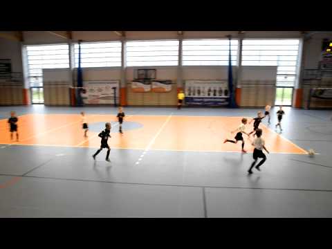 16.11.2014 Pierwszy mecz AS Progres 2006r. w Turnieju Dragon Cup w Skawinie z zespołem JSS Kraków.