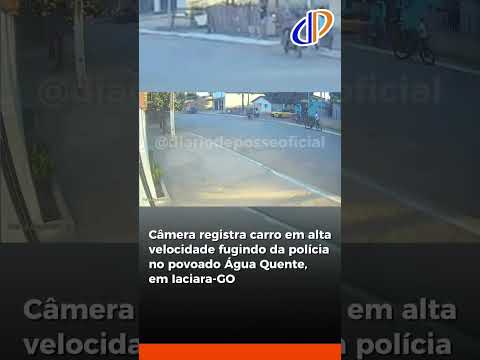 Câmera registra carro em alta velocidade fugindo da polícia no povoado Água Quente, em Iaciara-GO