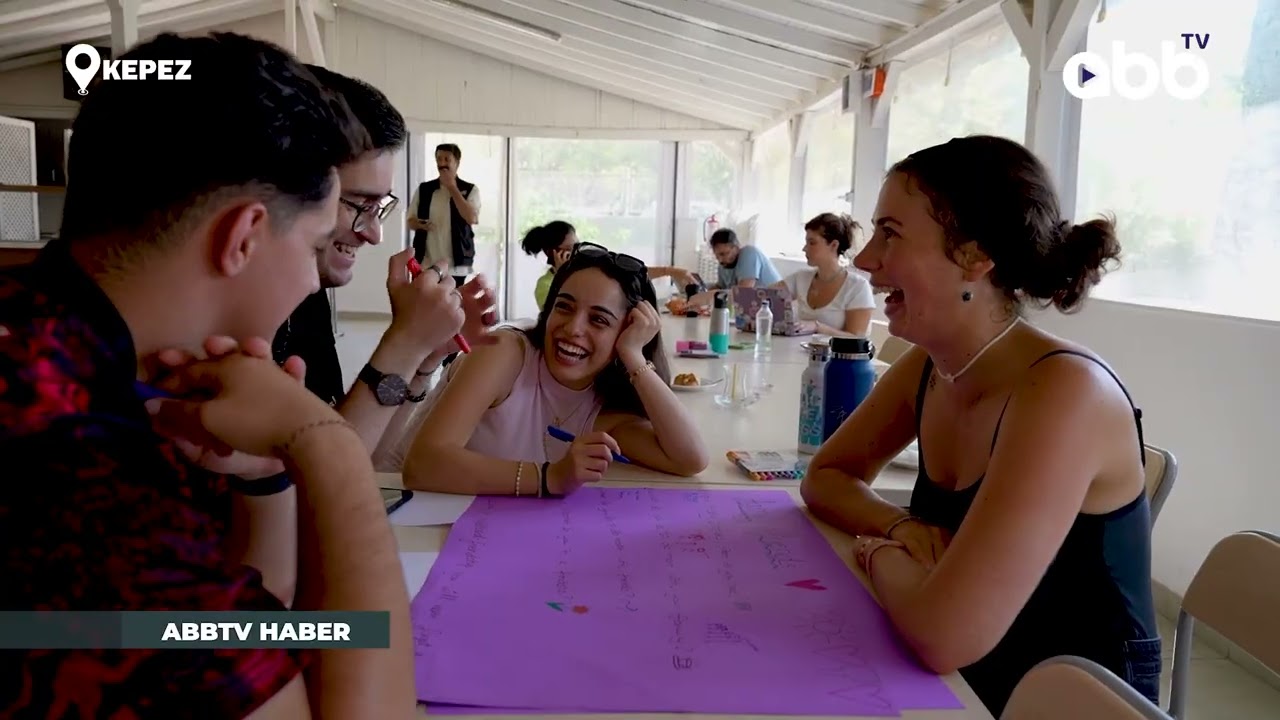 DOĞU BATI KAMPI'NDA FARKLI KÜLTÜRLER BULUŞUYOR