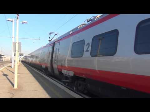 ETR 610 FRECCIARGENTO ENTRA IN STAZIONE A MILANO GRECO PIRELLI. 29 - 12 - 2015.
