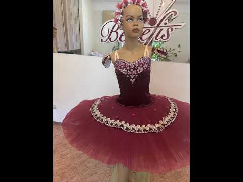 Stage costume P 1342 - video 2