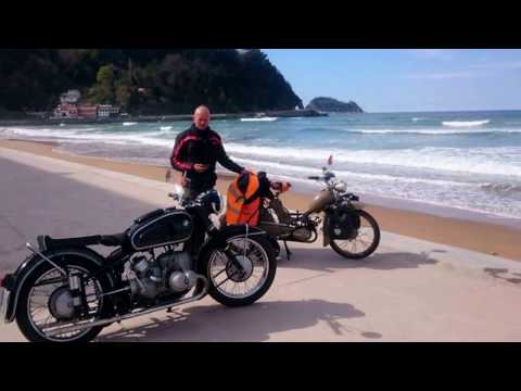 Aventurero alemán DIRK ZEYMER de Braunsdorf  con CICLOMOTOR SIMSOM de 49cc EN ZARAUTZ