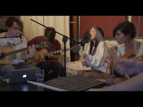 Stella Taveggia live @ No Elevator Studio // Running With The Wolves - Aurora