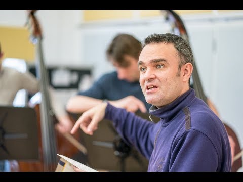 "Blick durchs Schlüsselloch": Jörg Widmann probt mit den Kontrabässen des BRSO