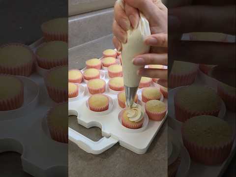 Piping 101: How to Pipe Buttercream Like a Pro #shorts #piping #cupcakes