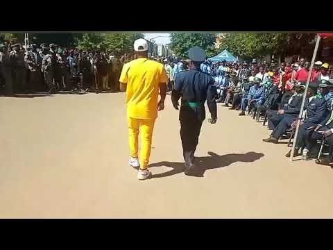 Puto Nelson-  Dançando no dia de polícia