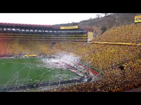 "Salida de Barcelona ya campeón vs Olmedo- 2012" Barra: Sur Oscura • Club: Barcelona Sporting Club