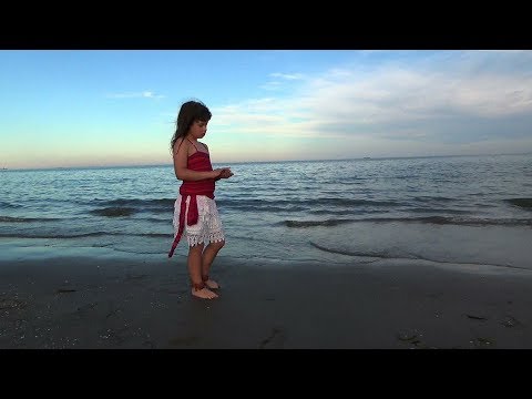 Teodora (8 years old) singing How far I´ll go, Moana