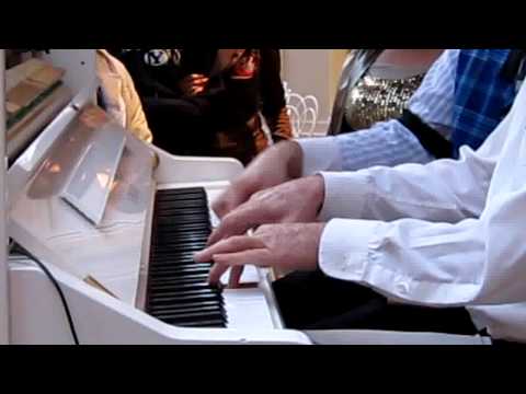 5 Hand Piano Boogie- Disneyland- Anaheim California