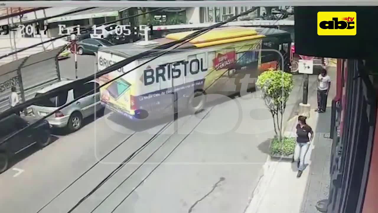 Video - Circuito cerrado del accidente de buses muestra que bus causo el accidente
