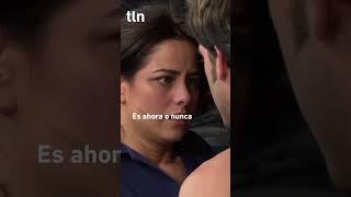 No me aguanto las ganas 🤤😘 #tlnovelas #unafamiliaconsuerte #besos #escenasrománticas #shorts