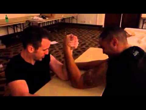 TBH4 - Darkrain (biceps) vs Darrell (biceps)