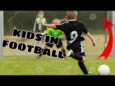 Kids in FOOTBALL!! (Romanian Edition)