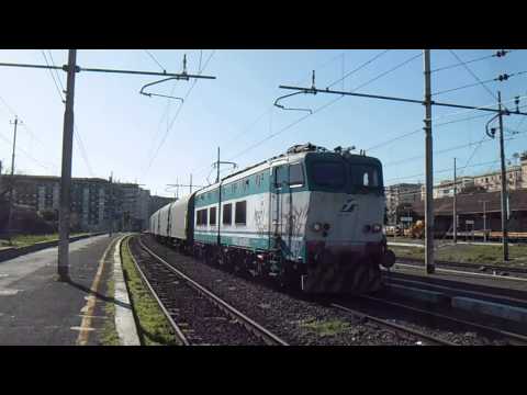 E655.512 sul MRS 56323 Fiorentina di Piombino - Nola Interporto, in partenza da Roma Tuscolana