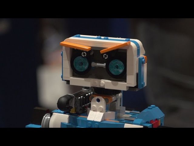 Vídeo relacionado con Lego Boost Creative Toolbox 17101 Building and Coding Kit (847 Pieces)