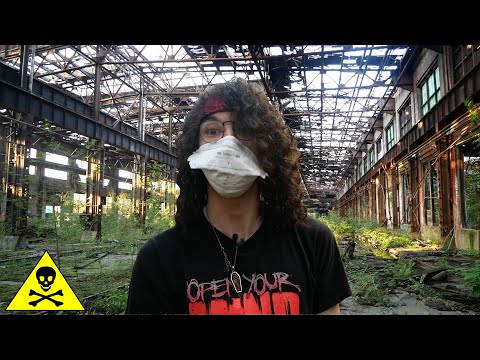Exploring ABANDONED Train Repair Yard