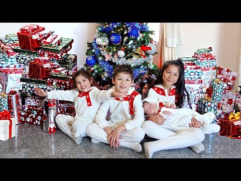 download lagu mp3 mp4 Christmas Diamond, download lagu Christmas Diamond gratis, unduh video klip Christmas Diamond