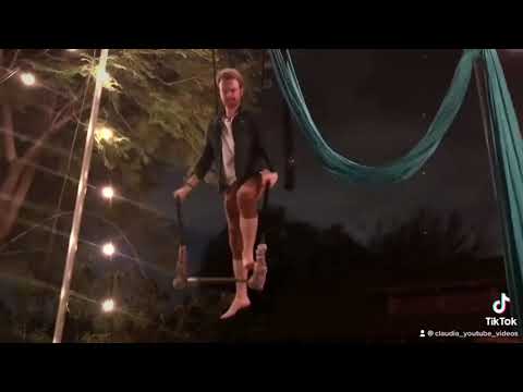 LEARNING HOW TO TRAPEZE