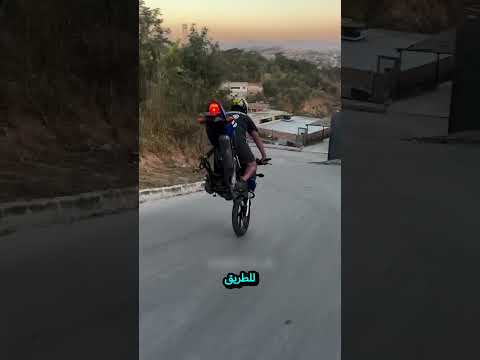 انفصل إطار دراجته على منحدر مرعب.. وشاهد كيف تصرف في ثوانٍ! 🤯
