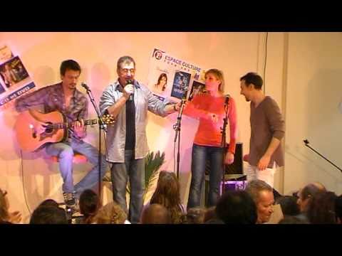 Richard GOTAINER chante le youki à Leclerc Challans A Voir