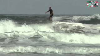 preview picture of video 'Sopelana - Surfistas en la Playa nudista de Barinatxe La Salvaje - Euskadi Surf TV'