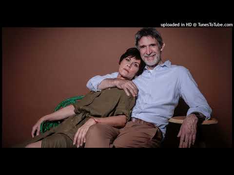 Al Sur del Corazón - Canción de Emilia y Manuel: SIESTA DE VERANO de LUCIANO PEREYRA Y LUIS FONSI