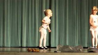 Paityn &quot;Funky Feet&quot;