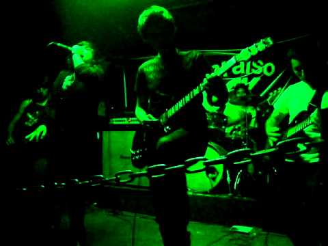 Breakdacode - A tree without roots living in a burning city (LIVE)