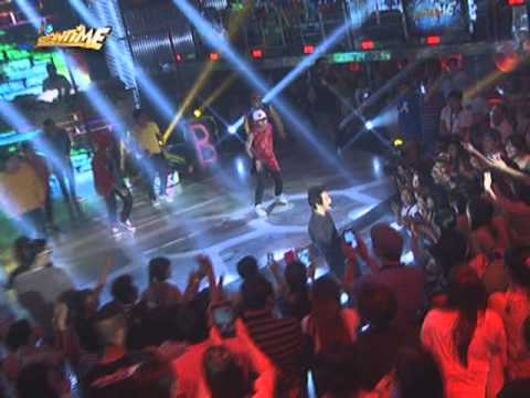 Enrique Gil sings 'Kaya Mo Ba 'To' on Showtime