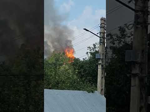 Arde biserica de lemn din localitatea Chiojdeni, județul Vrancea