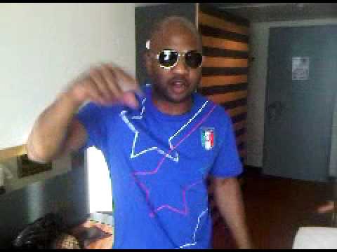 SERANI SALUTE THE PARIS FANS