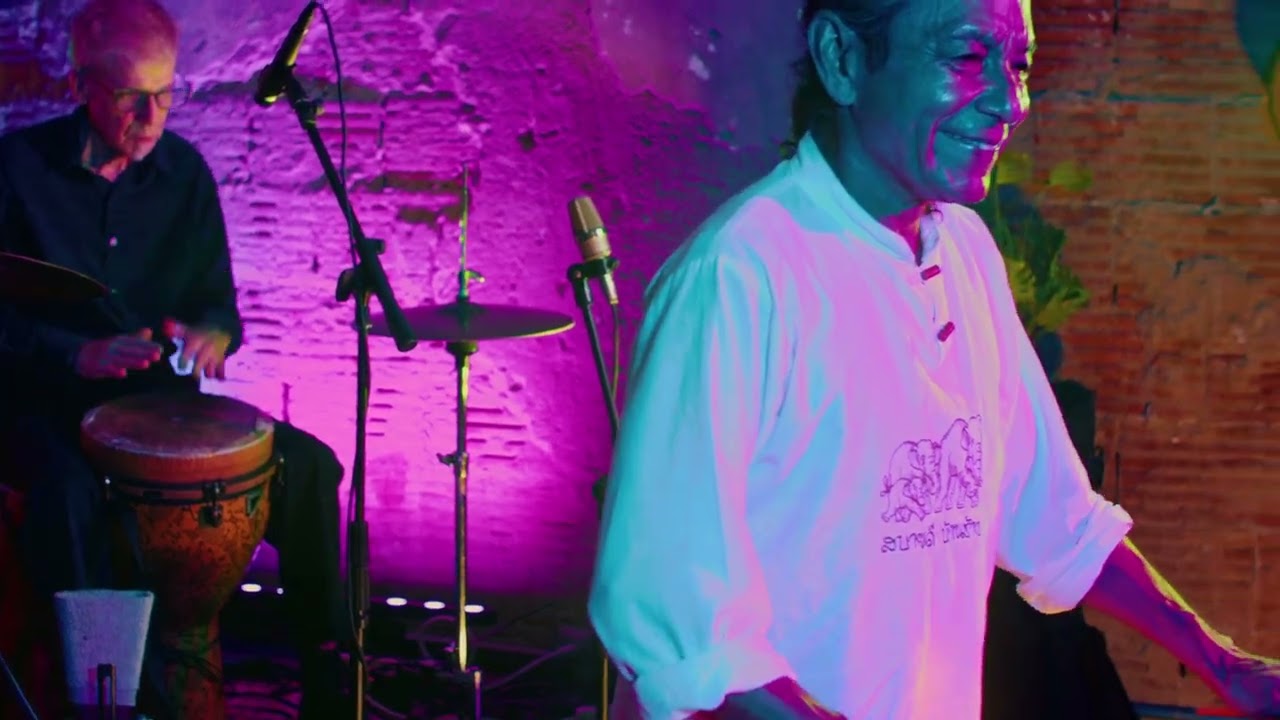 Promotional video thumbnail 1 for Toro Flores