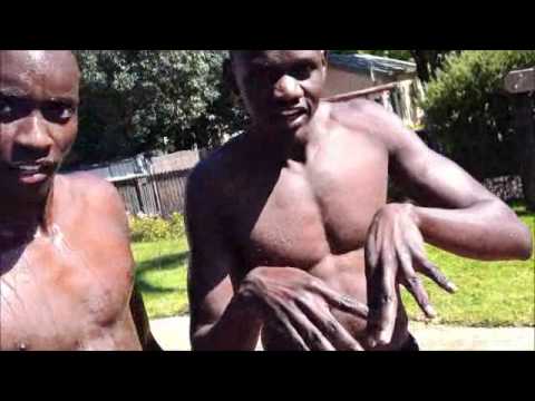 Minor stars in melbourne chilling in the pool