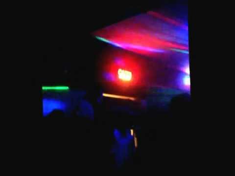 Mc GUILHERME DA BAIXADA e mc thiago do bitaru cantando no baile