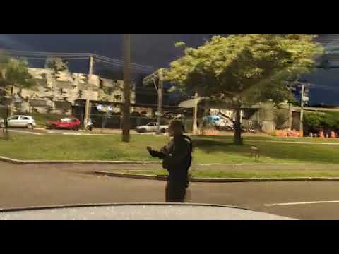 Geada em Campo Grande deixa teto de carro com fina camada de gelo