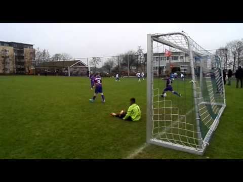 Ouderkerk F1 - FC Abcoude F1 (za. 07 dec.13) 6