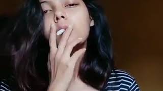 Sri Lankan Girl Smoking 😅🚬