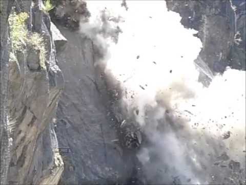 Tecnomine: frantumazione con esplosivo di placcone roccioso a Montjovet (AO)