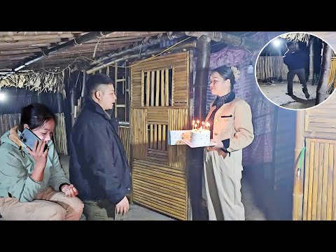 Chuc received an urgent call from Hang and rushed over, but he was very surprised.