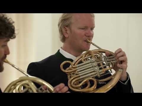 Mozart: 12 Duets For Two Horns, K487  XI. Menuetto